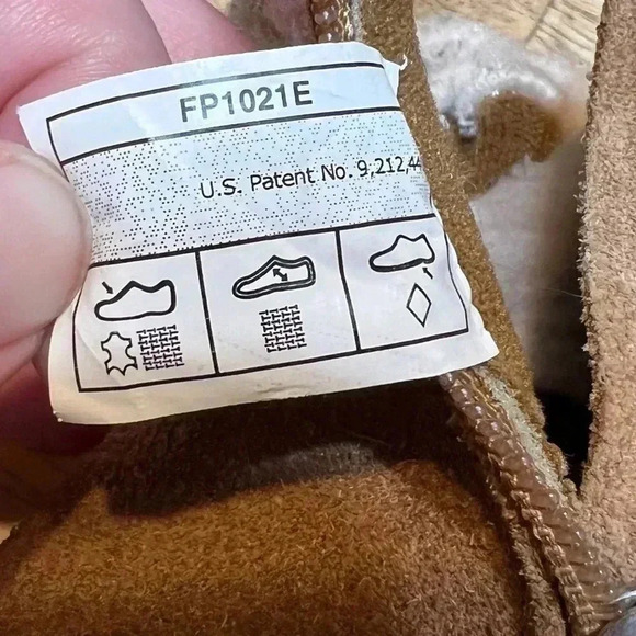 UGG Kids Suede Brown Toddler Size 8 Sheepskin Mallya Boots Great Used Condition - Picture 6 of 8